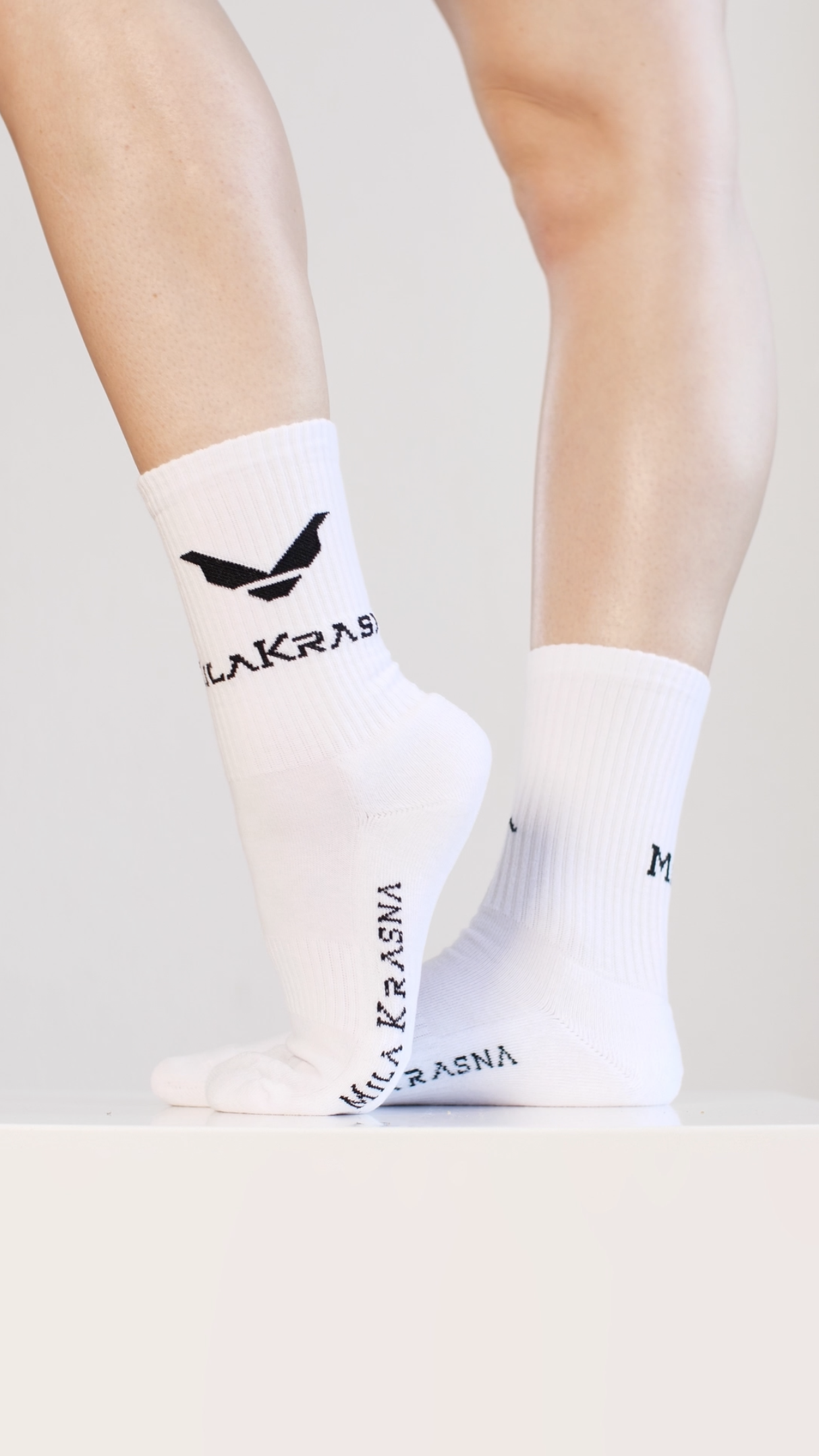 MilaKrasna_socks_white